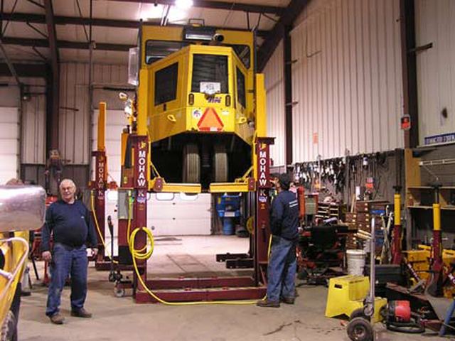 Mohawk MP-18 Mobile Columns at Town of Narragansett Fleet Maintenance Garage