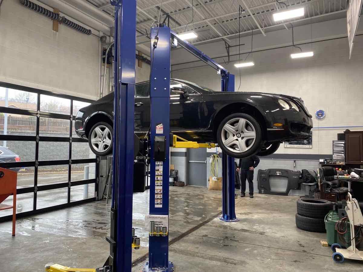 Challenger SA10 two-post lifts in the Kia of Attleboro service department