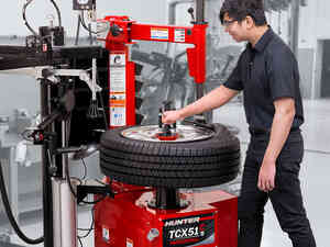 Hunter Center-Clamp Tire Changer